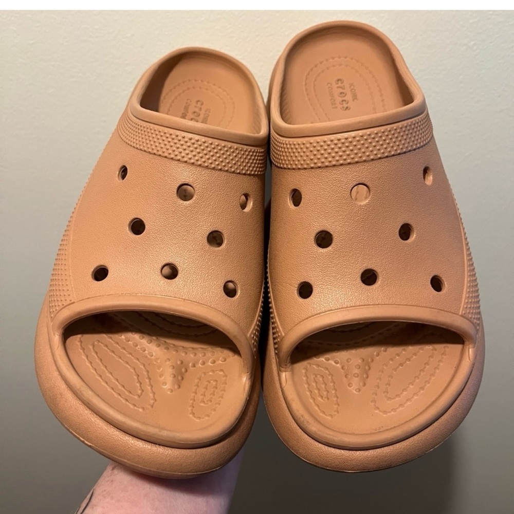 CROCS Women’s "Crush Slide" Sandals in Tan 6W - Picture 2 of 2